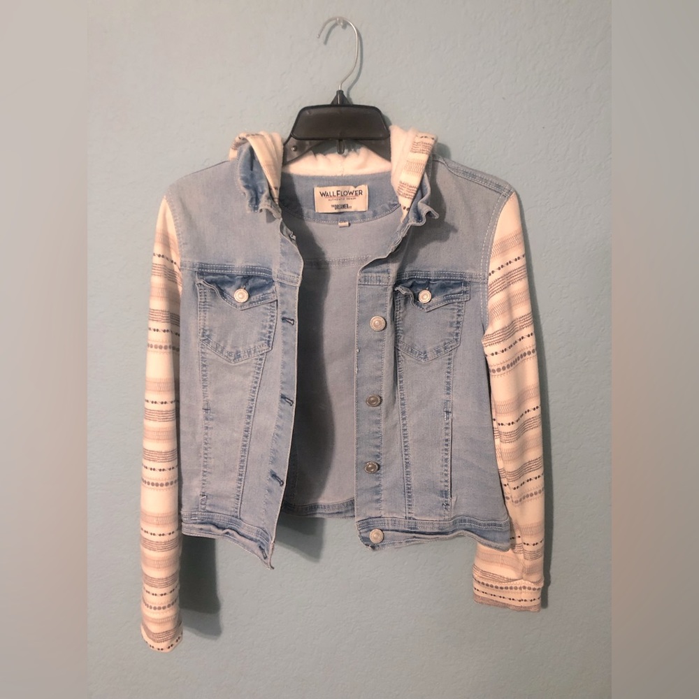 [NEW] Denim Jacket with fluffy warm sleeves.